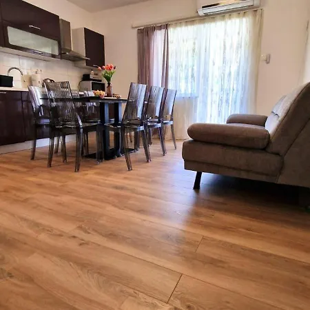 Gazo アパート トロギール